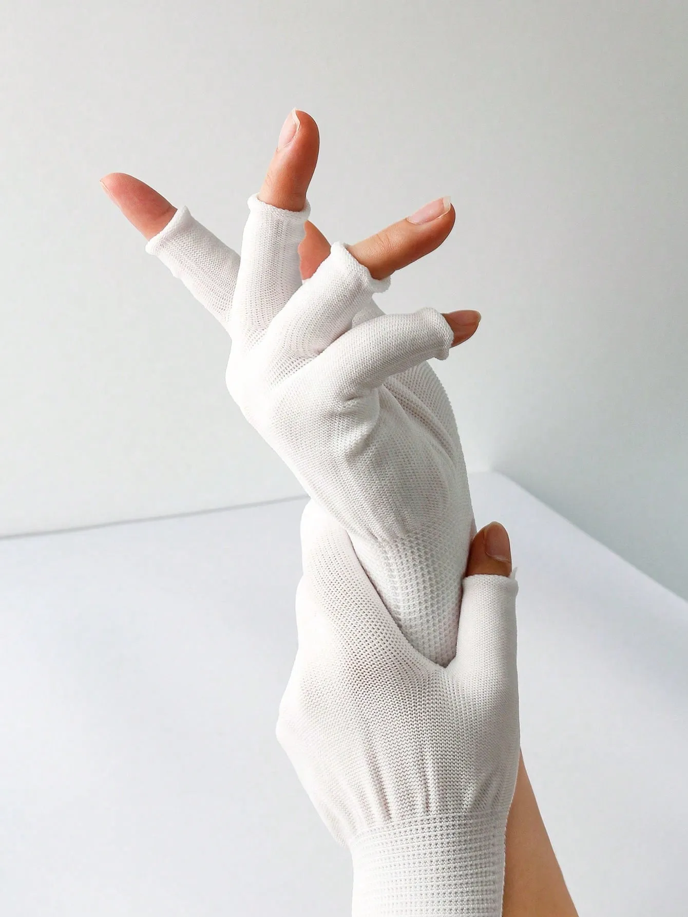 1 pair White-Color Manicure Gloves