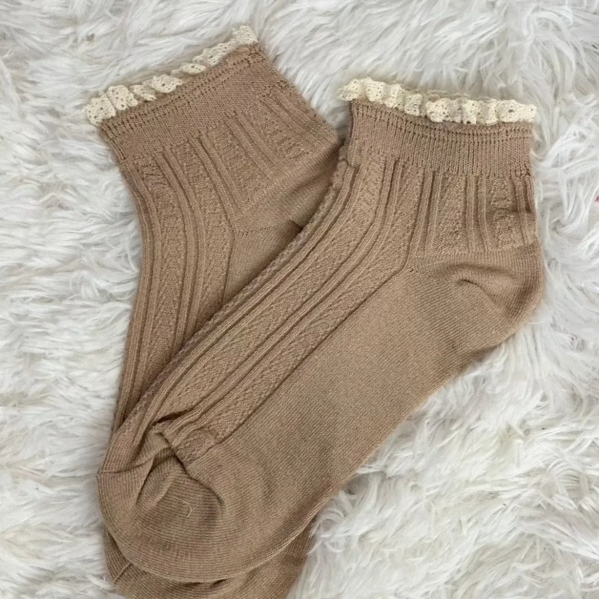 SHORTY  lace topped ankle socks - tan